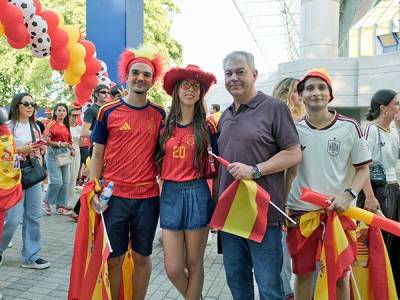  Sevilla celebra la victoria de España con 15.000 personas en los espacios municipales habilitados por el Ayuntamiento 