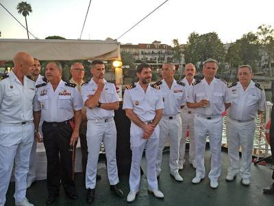 La Comandancia Naval de Sevilla conmemora la festividad de la Virgen del Carmen con una solemne travesía por el Guadalquivir
