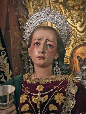 La Hermandad  de la Vera-cruz de Alcalá del  Río,acomete la conservación y restauración del Niño Jesús y Santa María Magdalena y confía la intervención a Manuel Mazuecos García