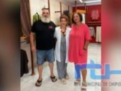 Isabel María Fernández anuncia un reconocimiento a Tejidos Antoñito Otero por sus más de 80 años de actividad en Chipiona