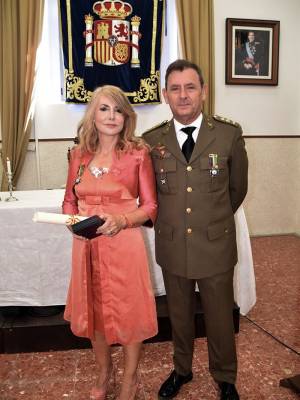 ACIME distingue en Sevilla a María Fidalgo Casares con la Cruz al Mérito por su trayectoria de divulgación histórica y compromiso con la cultura militar