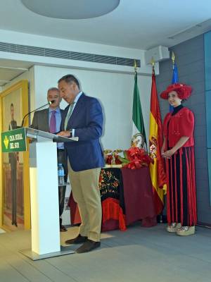 La XV Gala de Tradiciones Sevillanas reconoce a quienes mantienen vivo el patrimonio cultural y sentimental de la ciudad