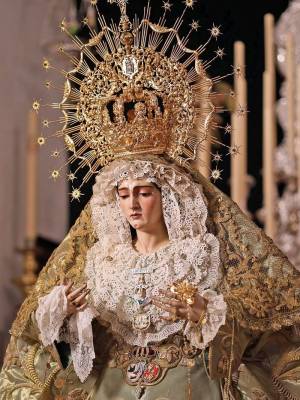  La Corona de 1971 vuelve a presidir la estampa de la Virgen de las Angustias de Alcalá del Río