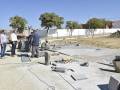 Trabajos en las aceras de la nueva urbanización.