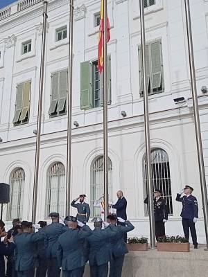 El Puerto de Santa María conmemora la Fiesta Nacional con un solemne homenaje a la bandera y a los caídos