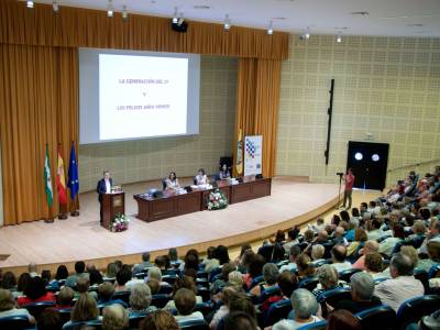Acto de apertura del curso del Aula Abierta de Mayores en el Paraninfo de la Universidad Pablo de Olavide.
