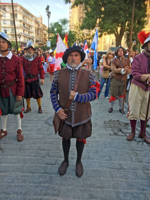 El Tercio de Olivares reivindica la Hispanidad con un solemne desfile por el centro de Sevilla