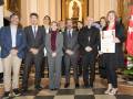 Foto de grupo de los galardonados y las autoridades en el 543 aniversario del Hospital de Antezana.