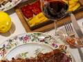 Presa ibérica y otros platos de La Maestría, el restaurante del Hotel Querencia de Sevilla.