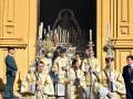 Sevilla acompaña a la Virgen de la Sierra en su tradicional salida procesional