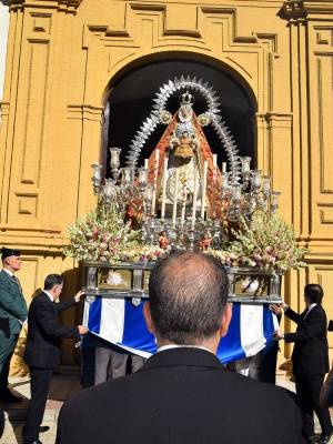 Sevilla acompaña a la Virgen de la Sierra en su tradicional salida procesional