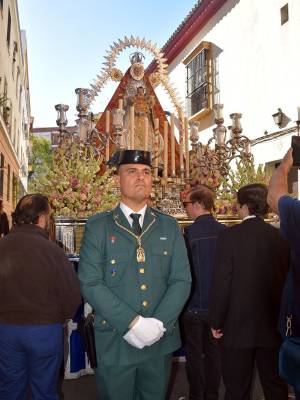 La Hermandad de la Virgen de la Sierra recorre las calles de Sevilla en su tradicional procesión de octubre