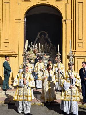 Sevilla acompaña a la Virgen de la Sierra en su tradicional salida procesional