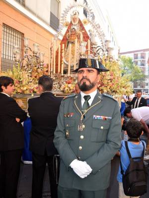 La Hermandad de la Virgen de la Sierra recorre las calles de Sevilla en su tradicional procesión de octubre